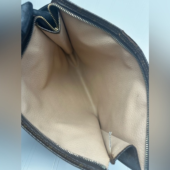 Louis Vuitton Monogram Toiletry Pouch Cosmetic Bag Clutch 26 - Picture 13 of 15